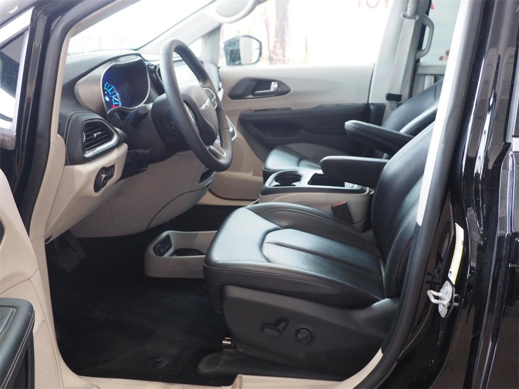 2024 Chrysler Pacifica Hybrid Select 14