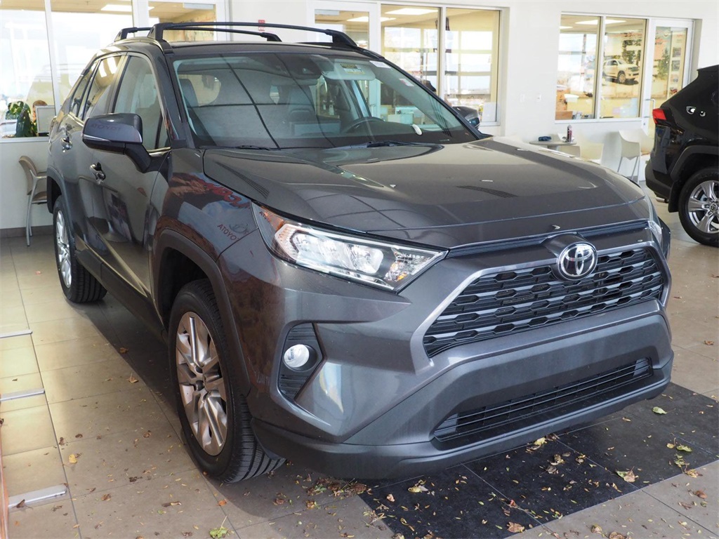 2021 Toyota RAV4 XLE Premium 3