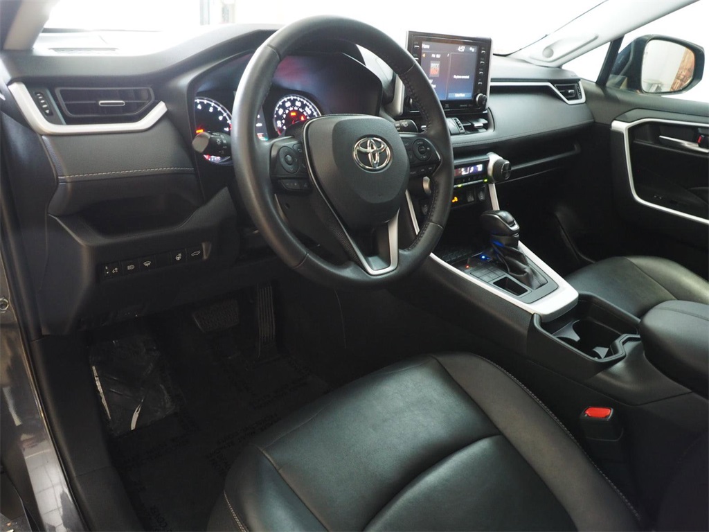 2021 Toyota RAV4 XLE Premium 16