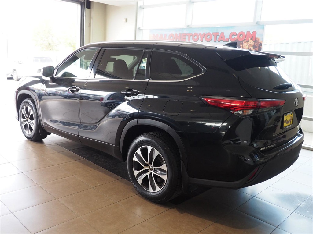 2021 Toyota Highlander XLE 2