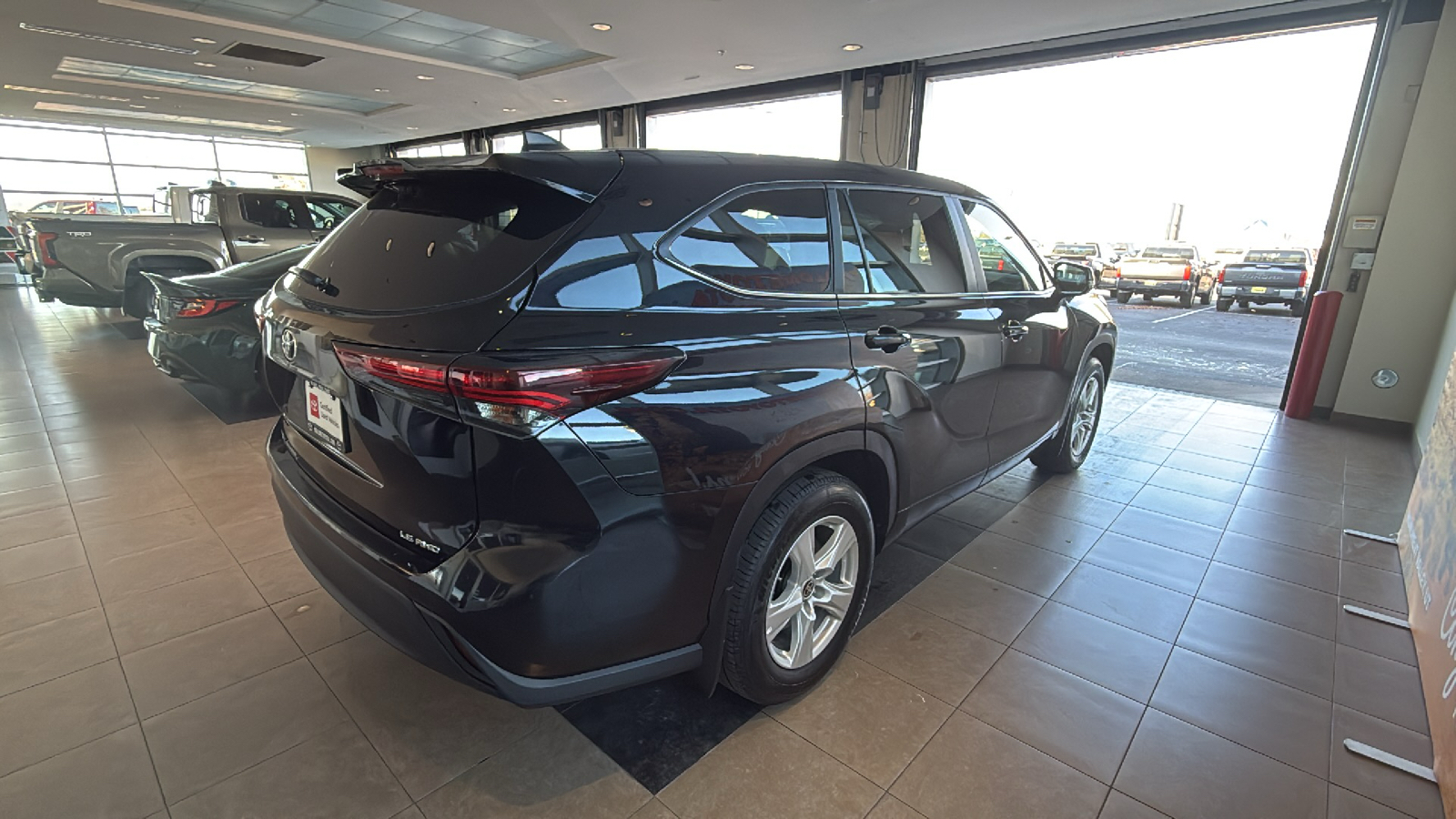 2024 Toyota Highlander LE 6