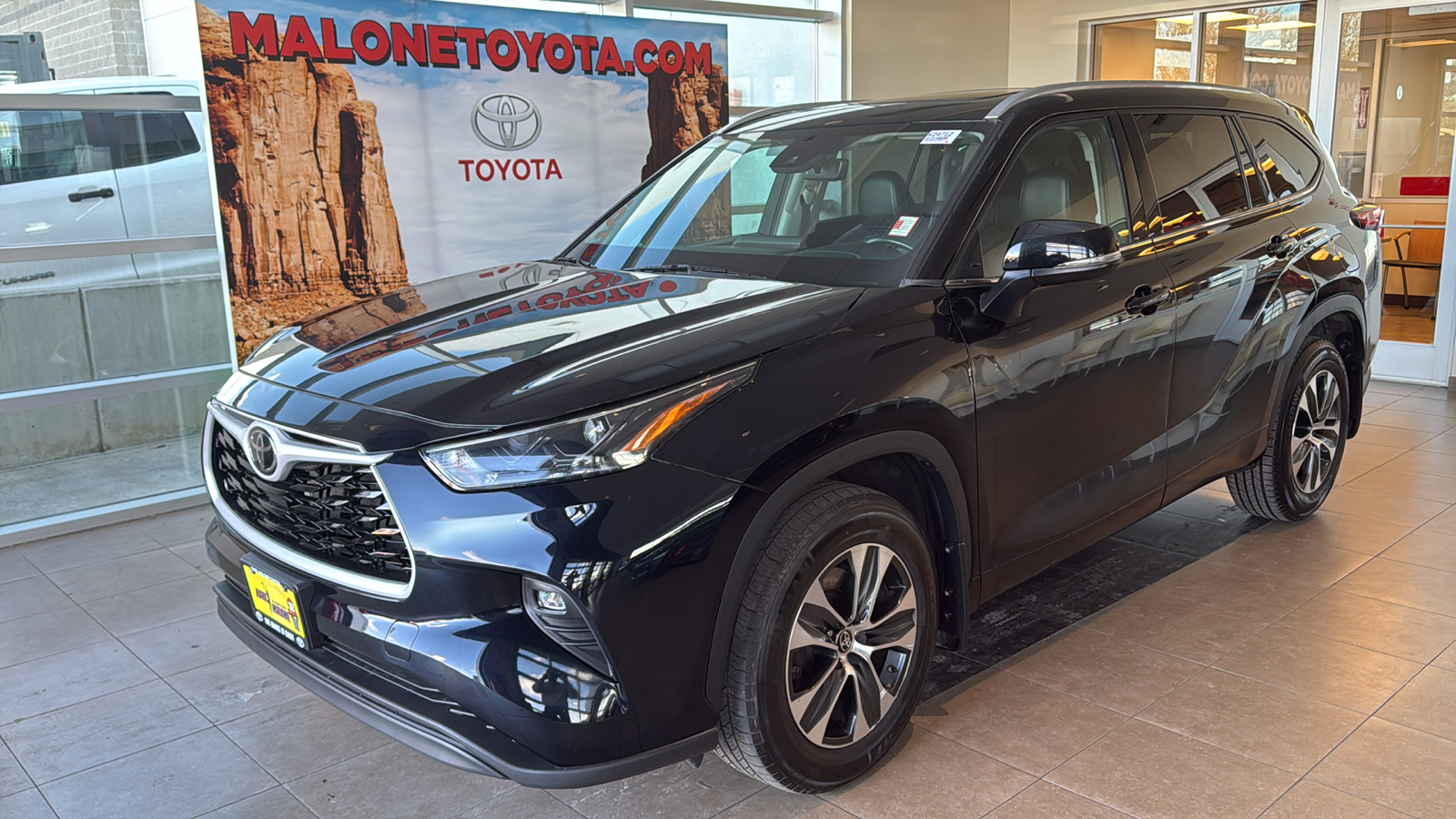 2022 Toyota Highlander XLE 2