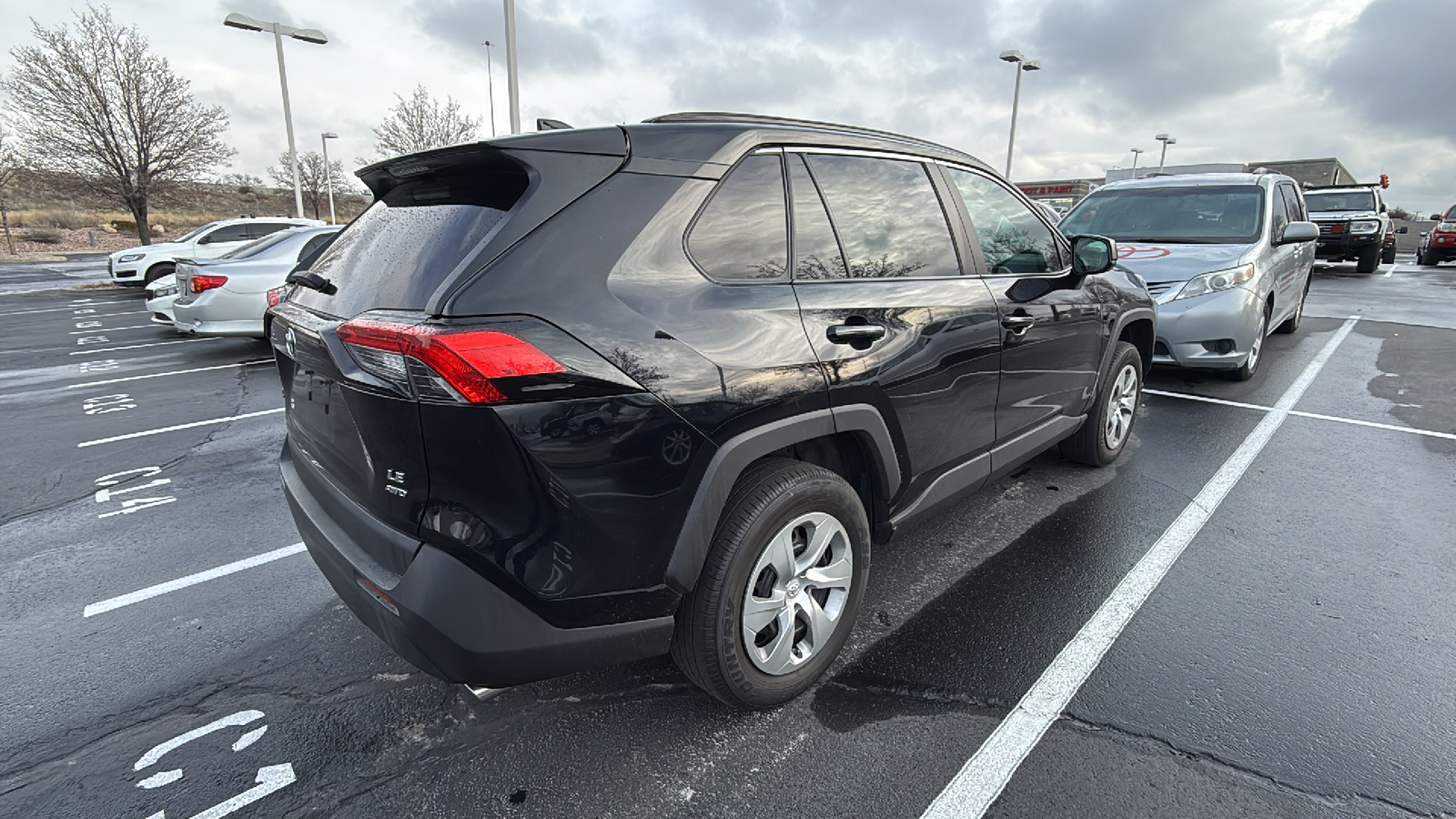 2021 Toyota RAV4 LE 4