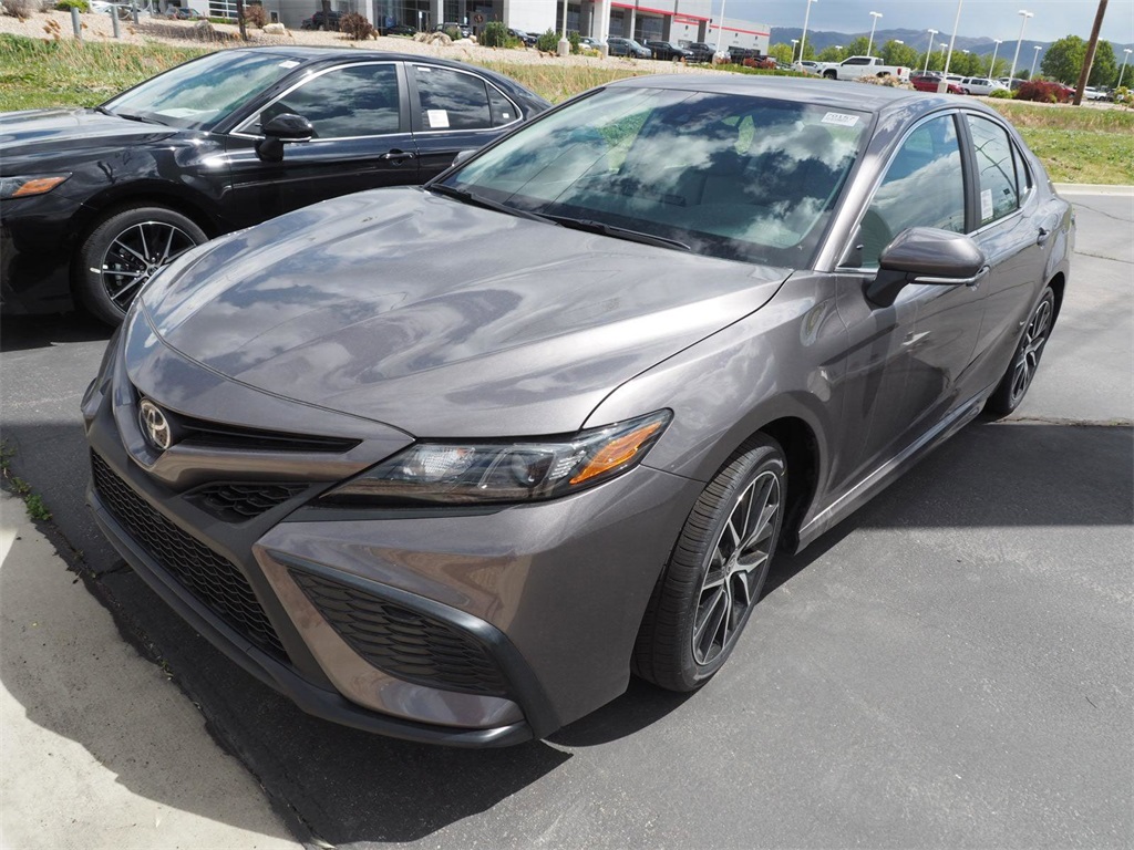 2024 Toyota Camry SE 2