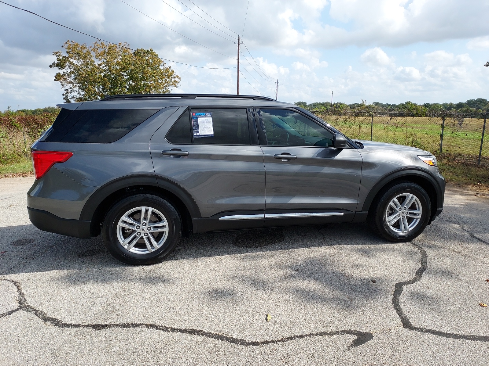 2022 Ford Explorer XLT 2