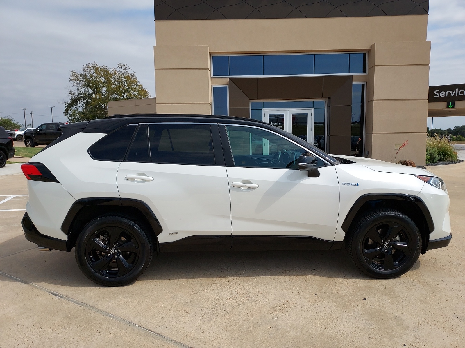 2019 Toyota RAV4 Hybrid XSE 2