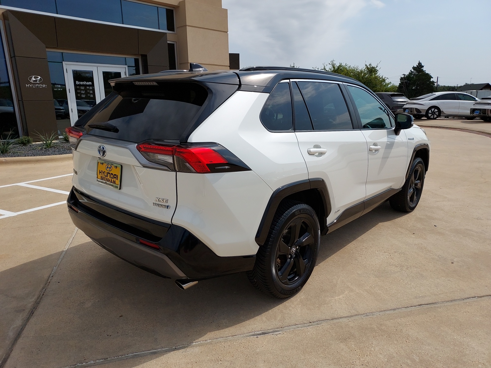 2019 Toyota RAV4 Hybrid XSE 3