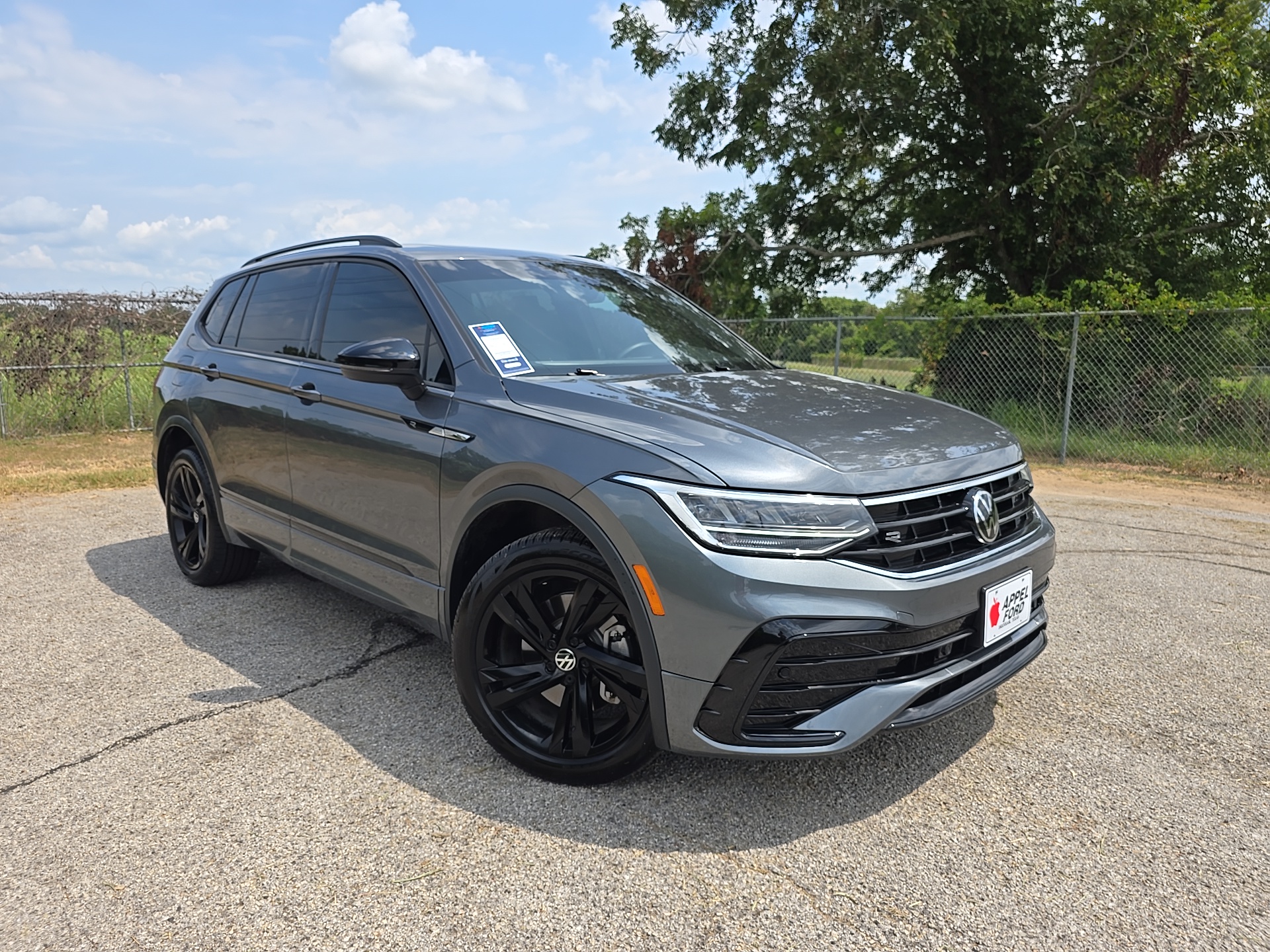 2023 Volkswagen Tiguan SE R-Line Black 1