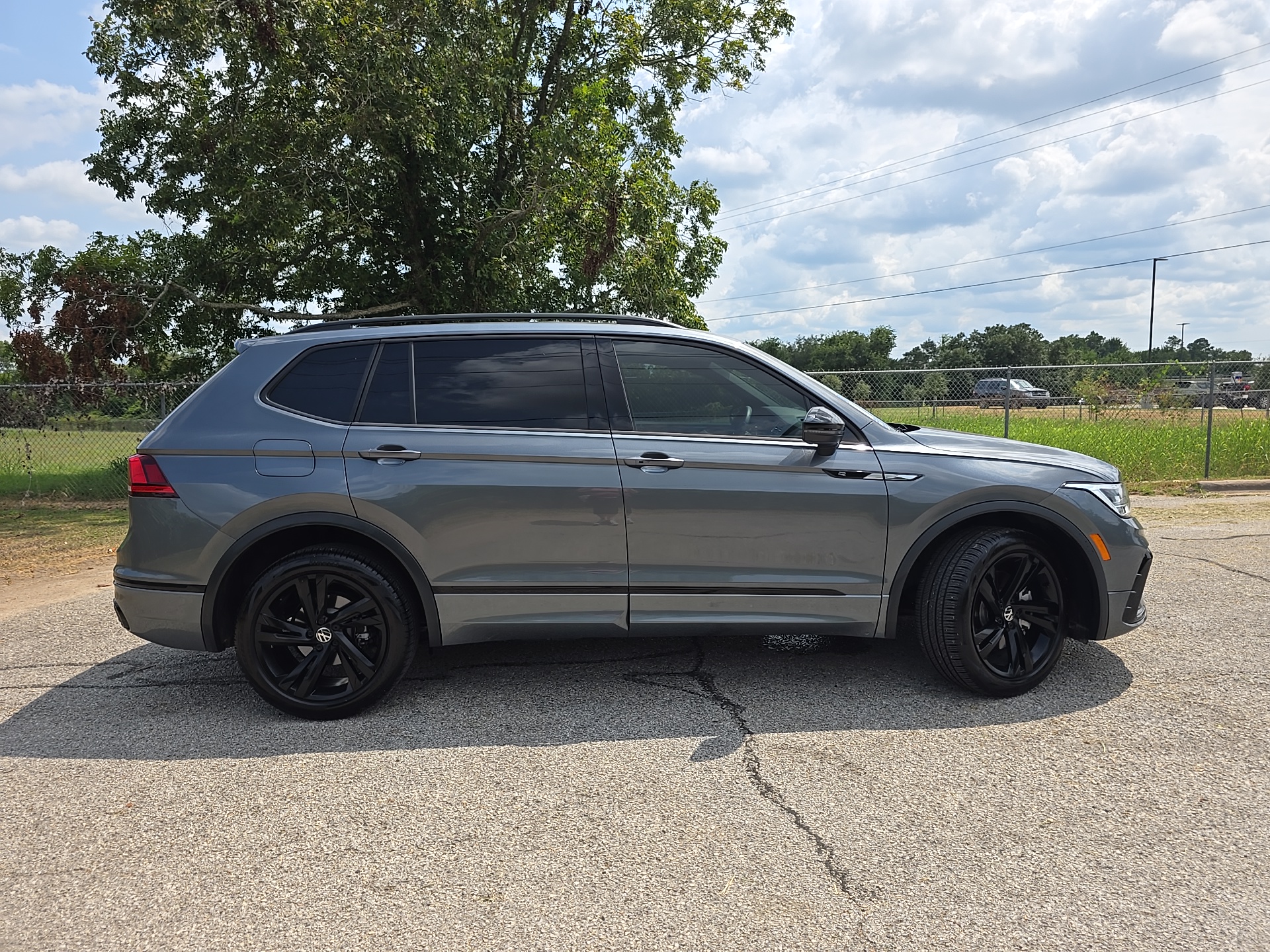 2023 Volkswagen Tiguan SE R-Line Black 8