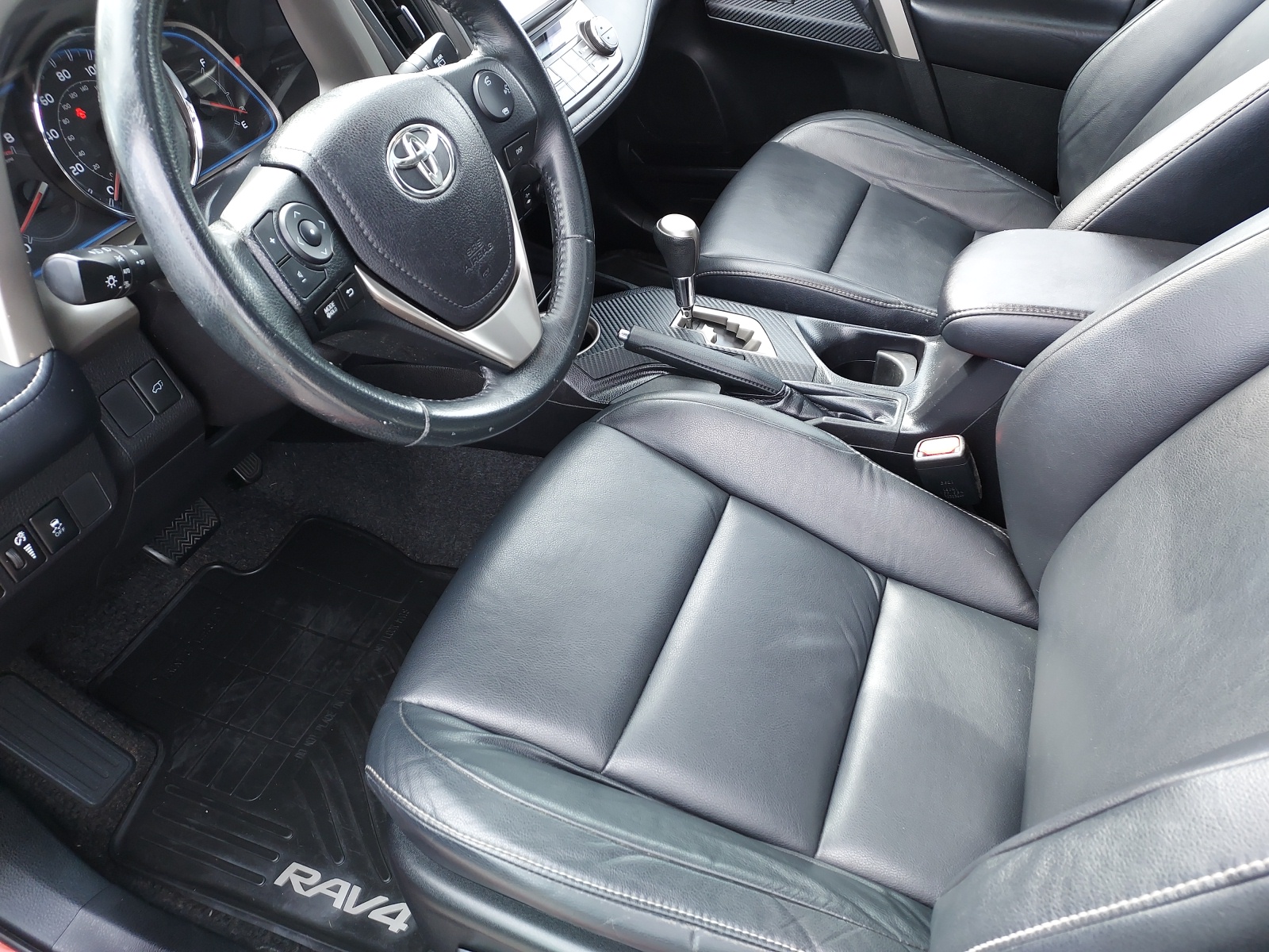 2015 Toyota RAV4 Limited 13