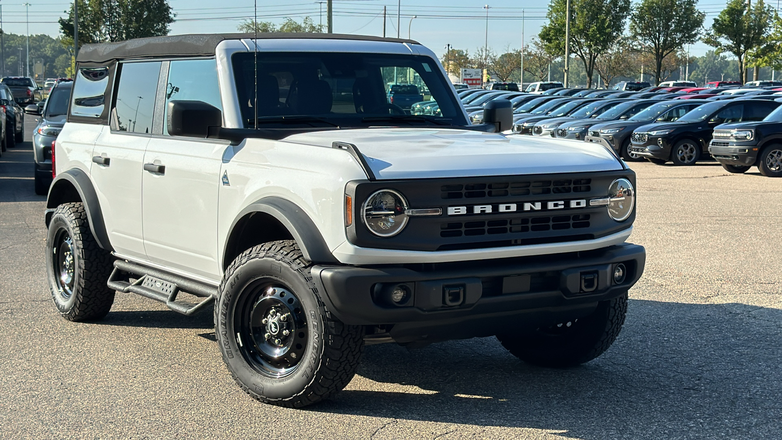 2023 Ford Bronco Black Diamond 2