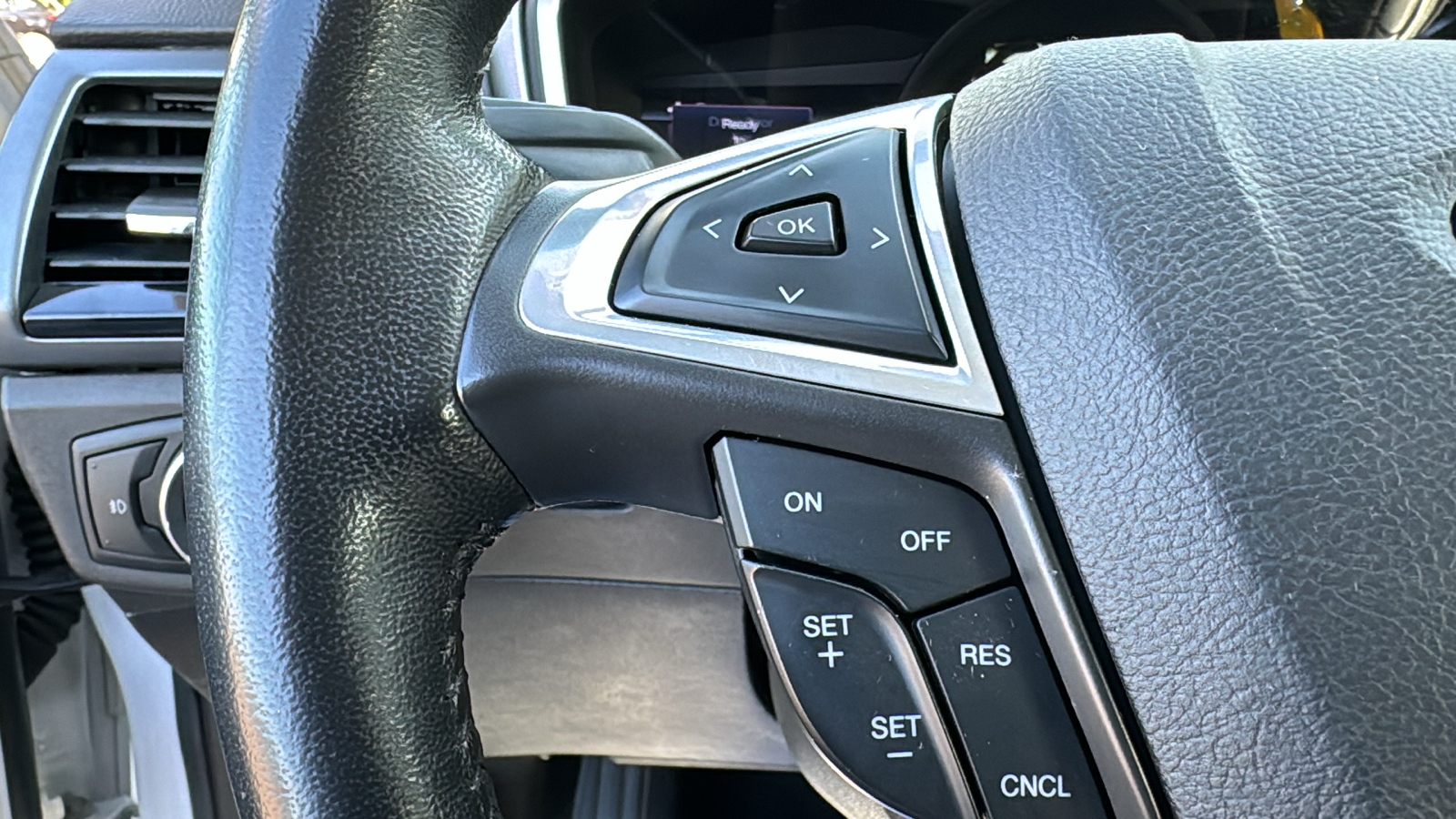 2013 Ford Fusion Hybrid SE 17