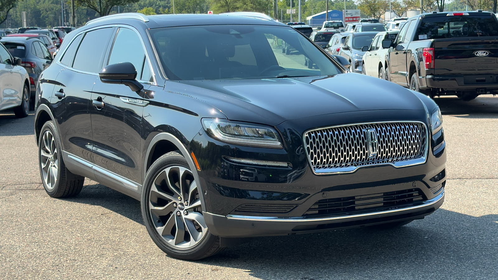 2022 Lincoln Nautilus Reserve 2