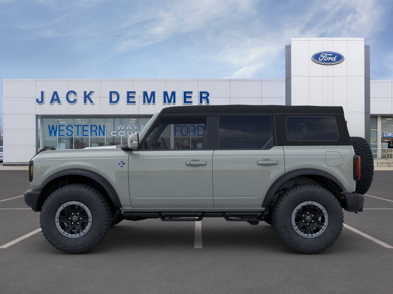 2024 Ford Bronco Outer Banks 3