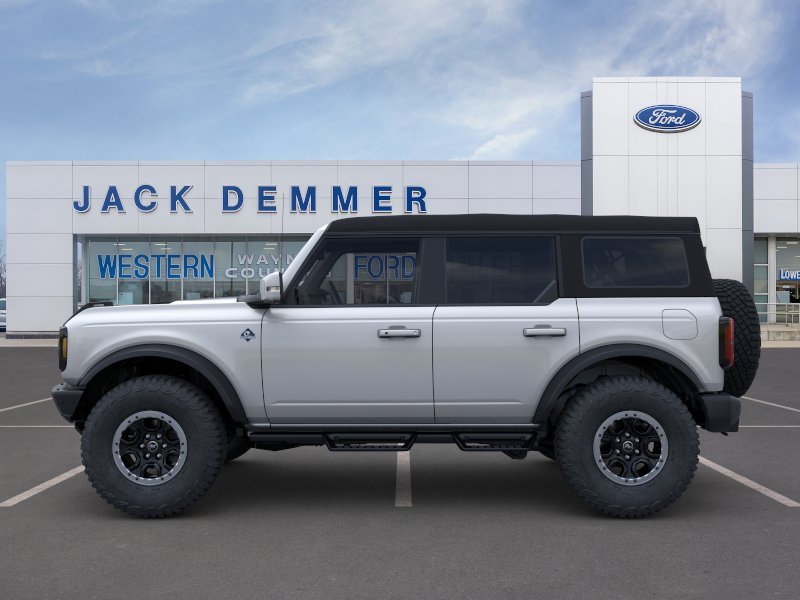 2024 Ford Bronco Outer Banks 3