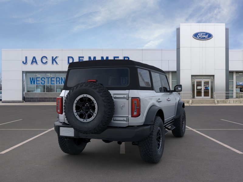 2024 Ford Bronco Outer Banks 8