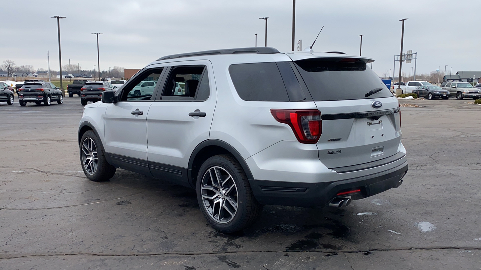 2019 Ford Explorer Sport 3