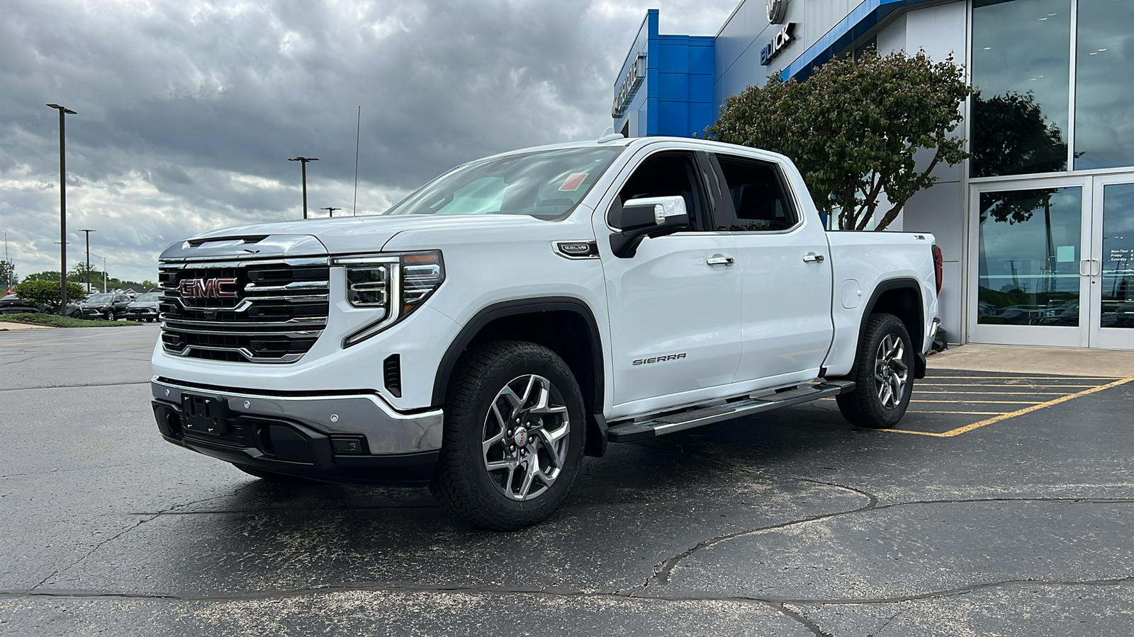 2024 GMC Sierra 1500 SLT 1