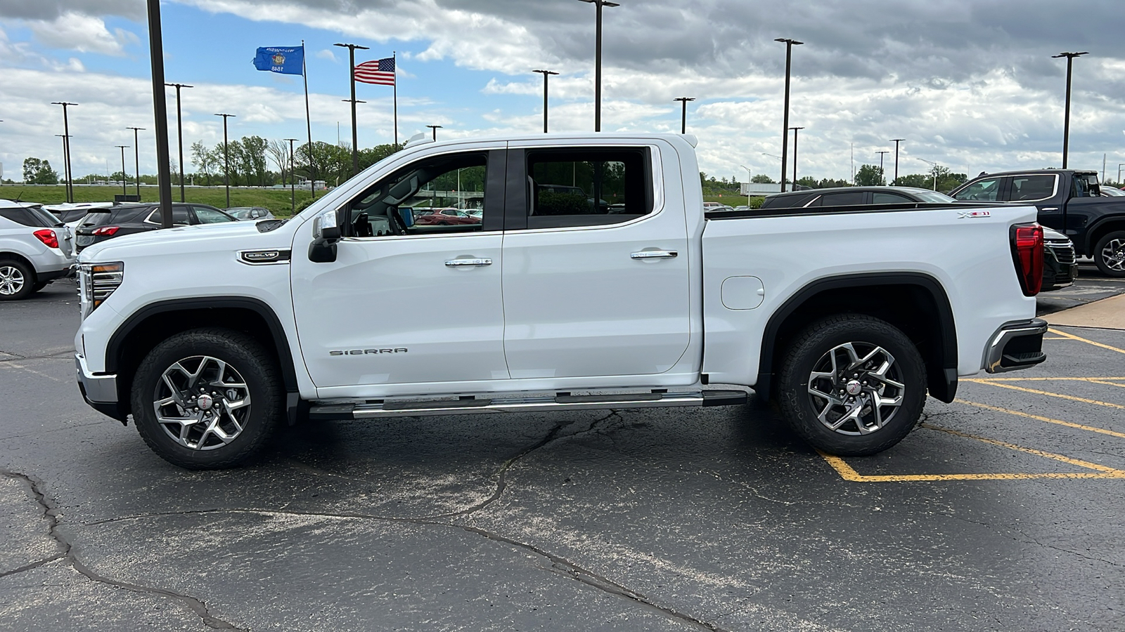 2024 GMC Sierra 1500 SLT 2