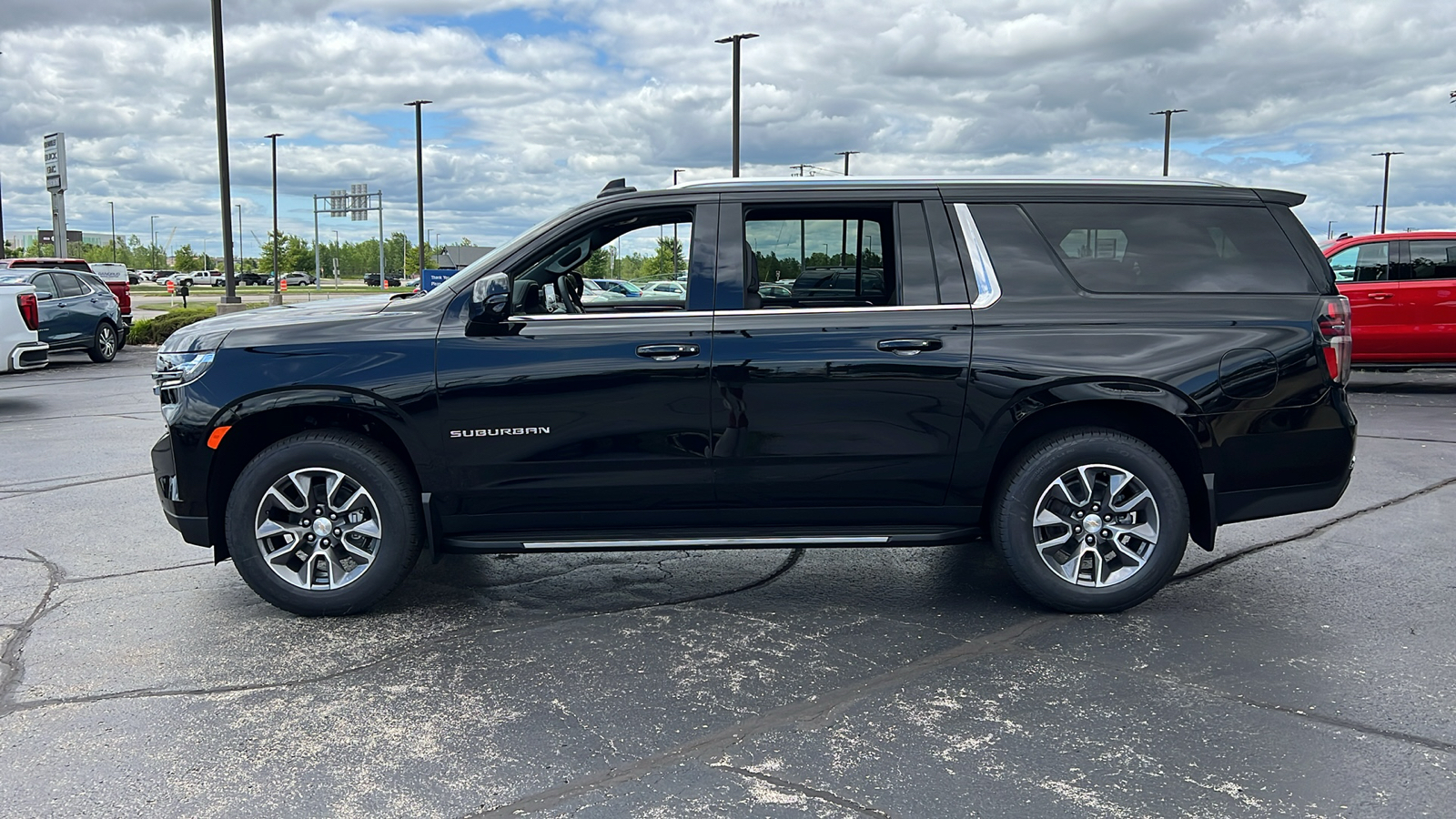 2024 Chevrolet Suburban LT 2