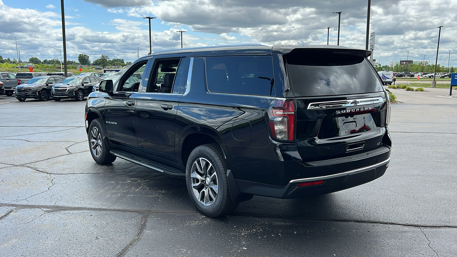 2024 Chevrolet Suburban LT 3