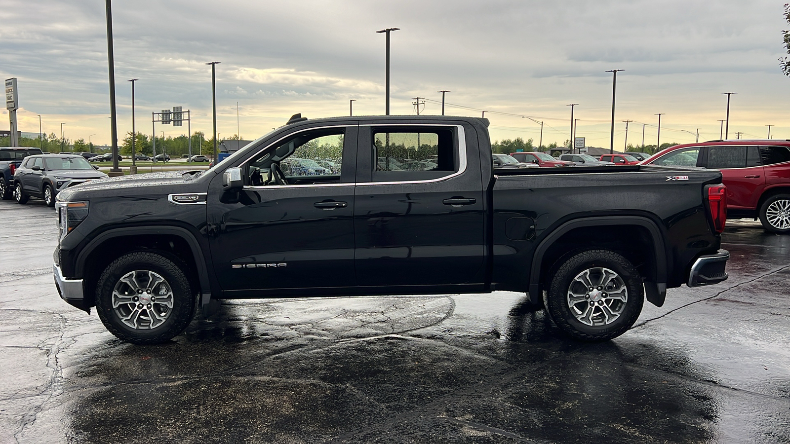 2024 GMC Sierra 1500 SLE 2