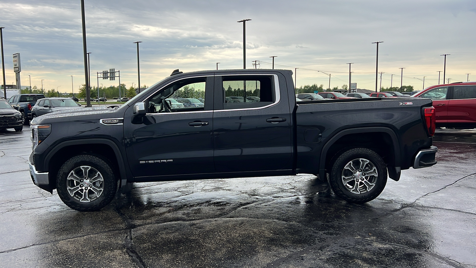 2024 GMC Sierra 1500 SLE 2