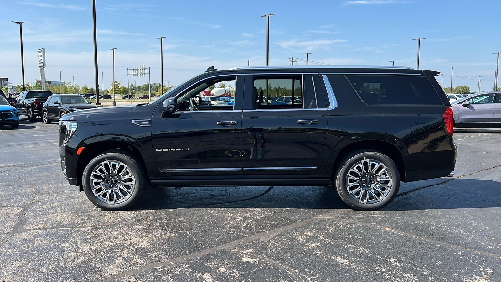 2024 GMC Yukon Denali Ultimate 2