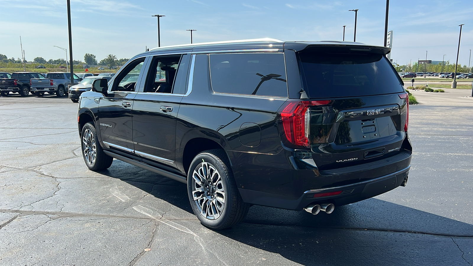 2024 GMC Yukon Denali Ultimate 3