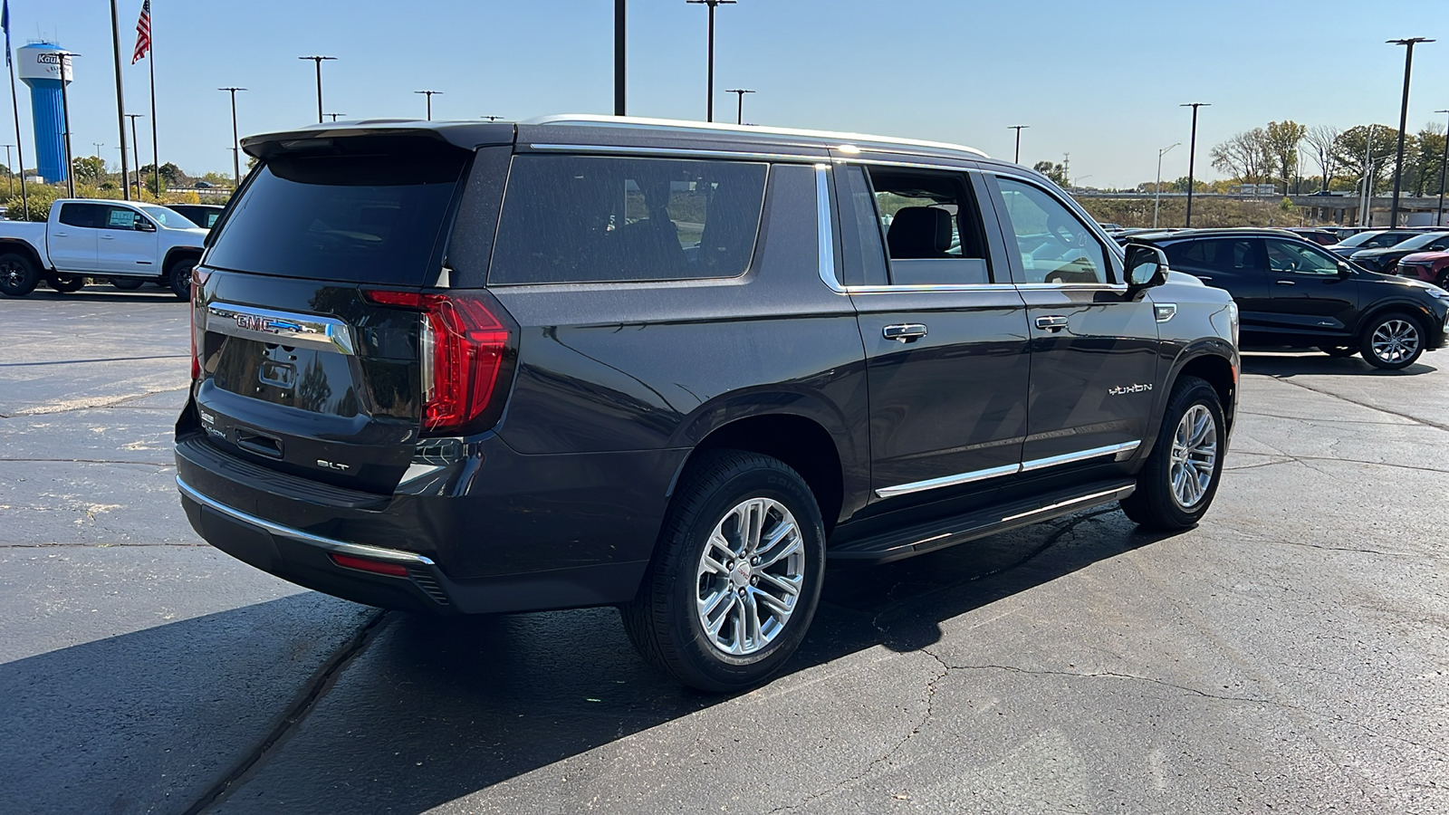 2024 GMC Yukon SLT 5