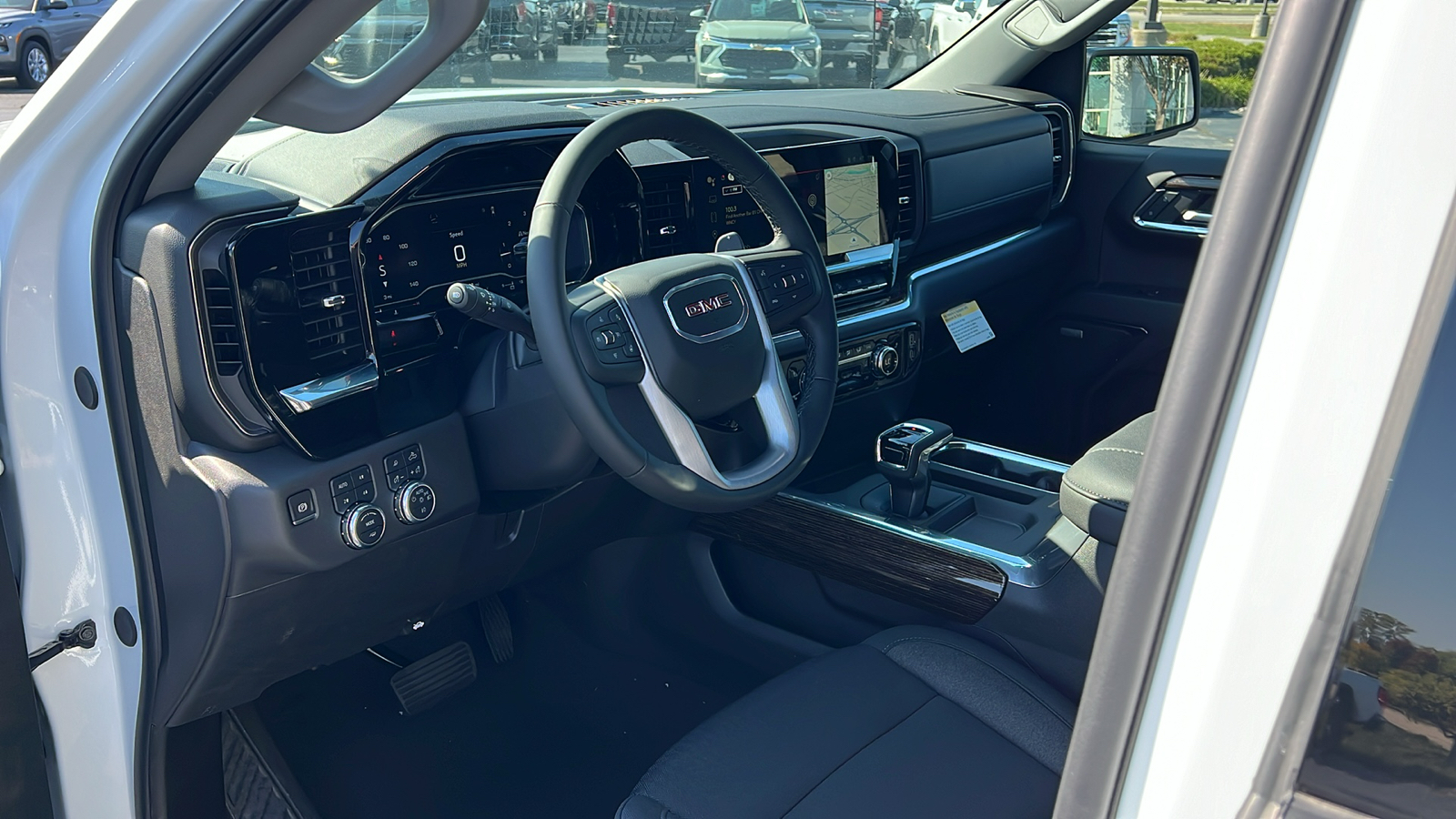 2025 GMC Sierra 1500 Elevation 24