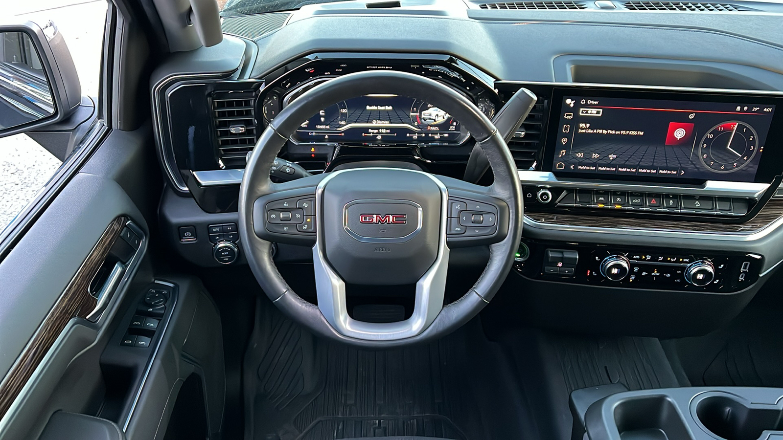 2022 GMC Sierra 1500 SLE 9