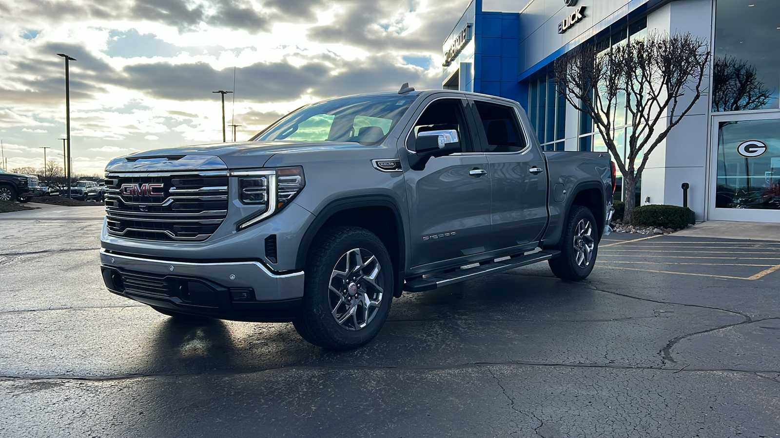 2025 GMC Sierra 1500 SLT 1