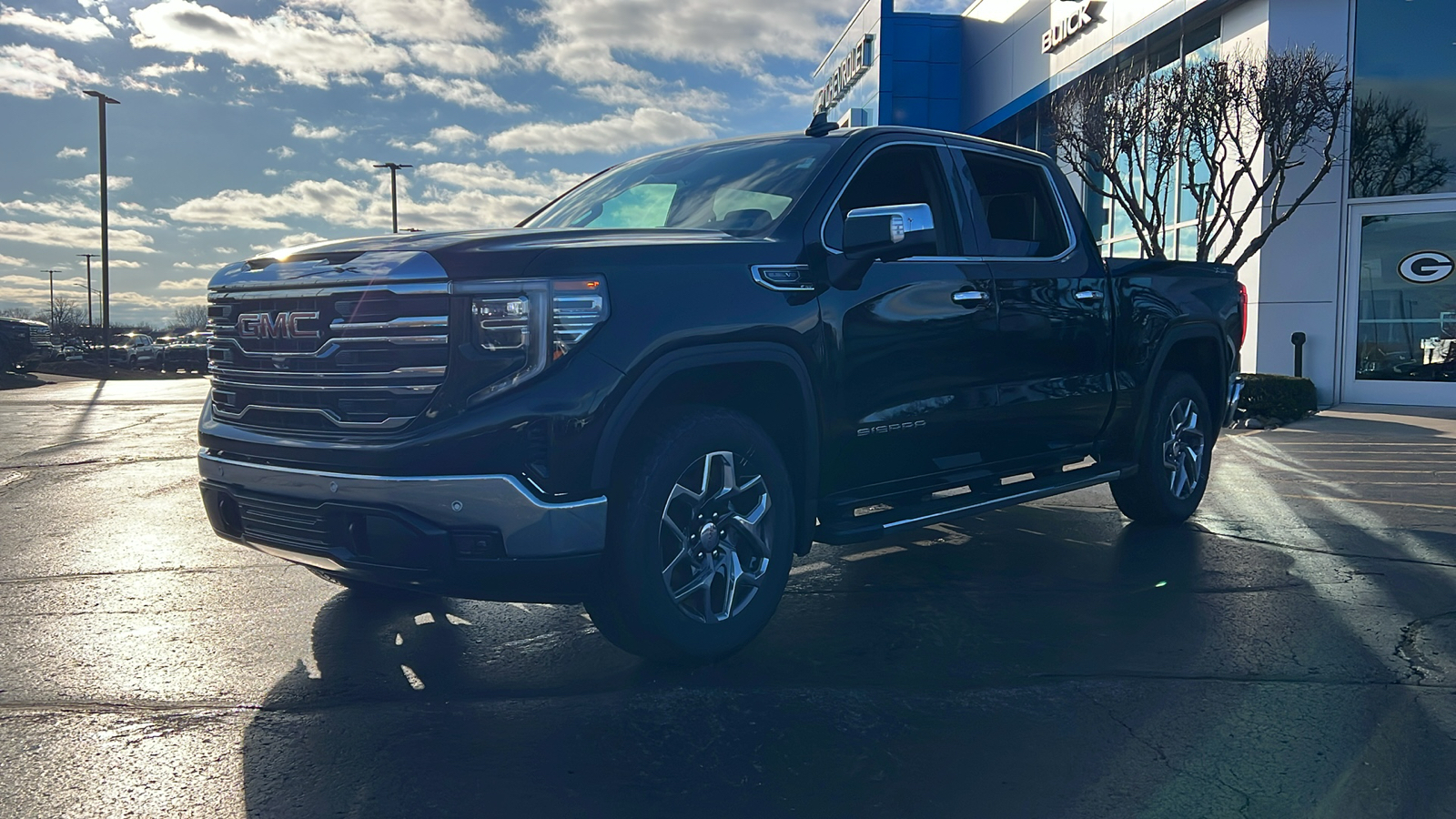 2025 GMC Sierra 1500 SLT 1