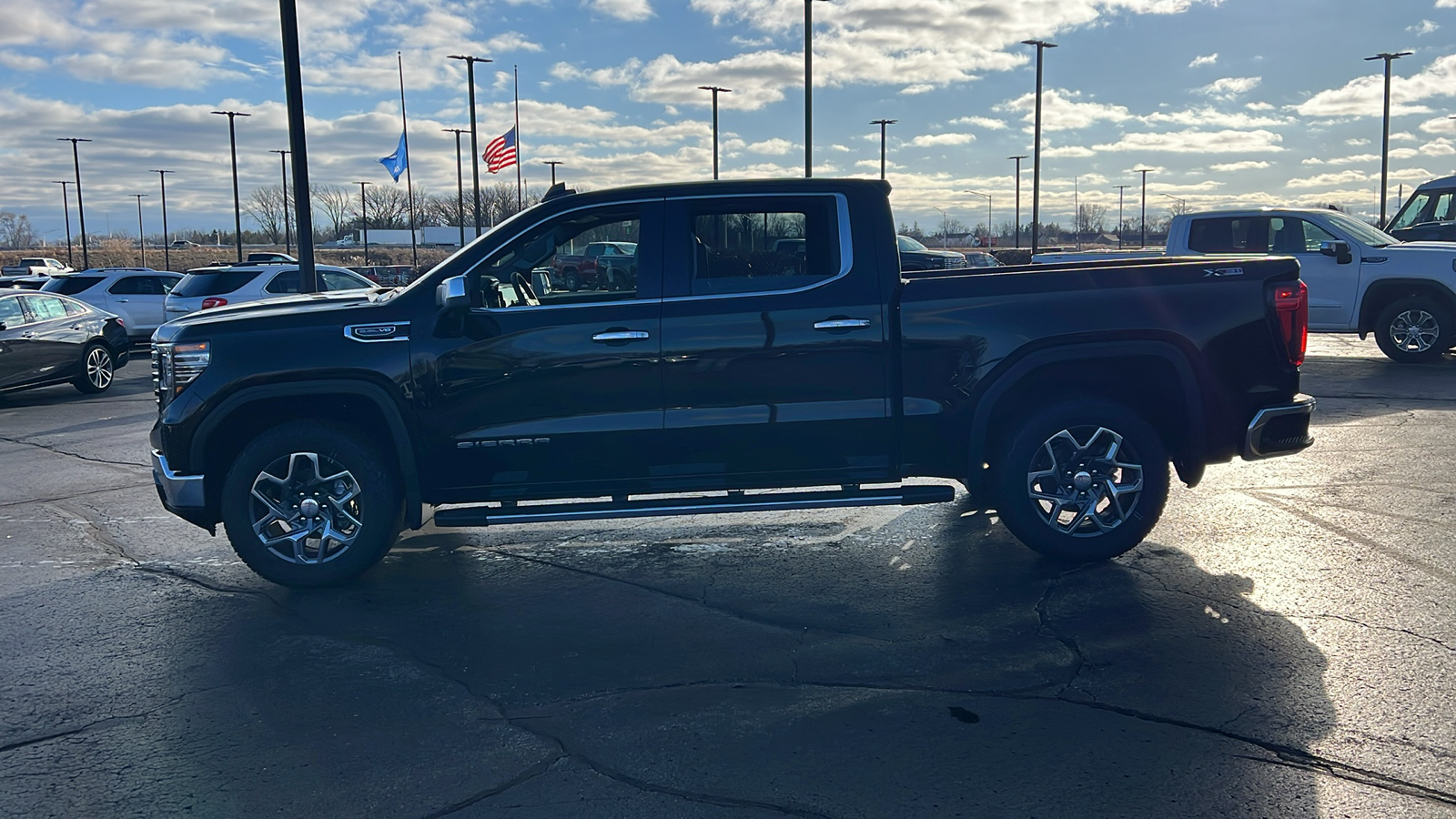 2025 GMC Sierra 1500 SLT 2