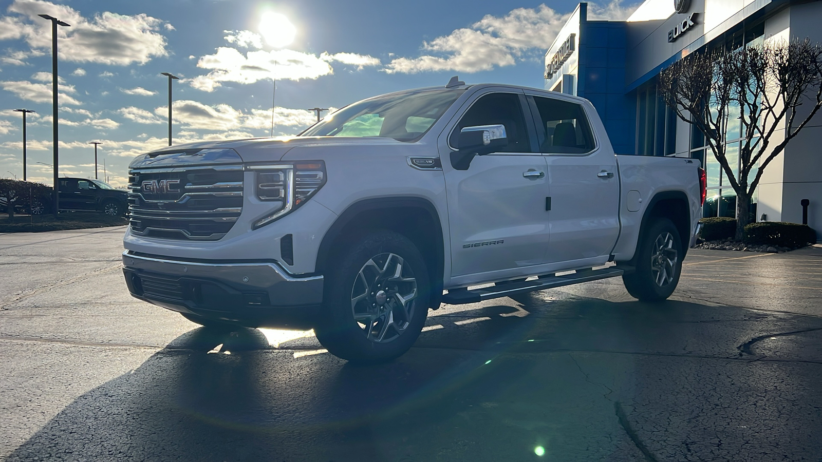 2025 GMC Sierra 1500 SLT 1