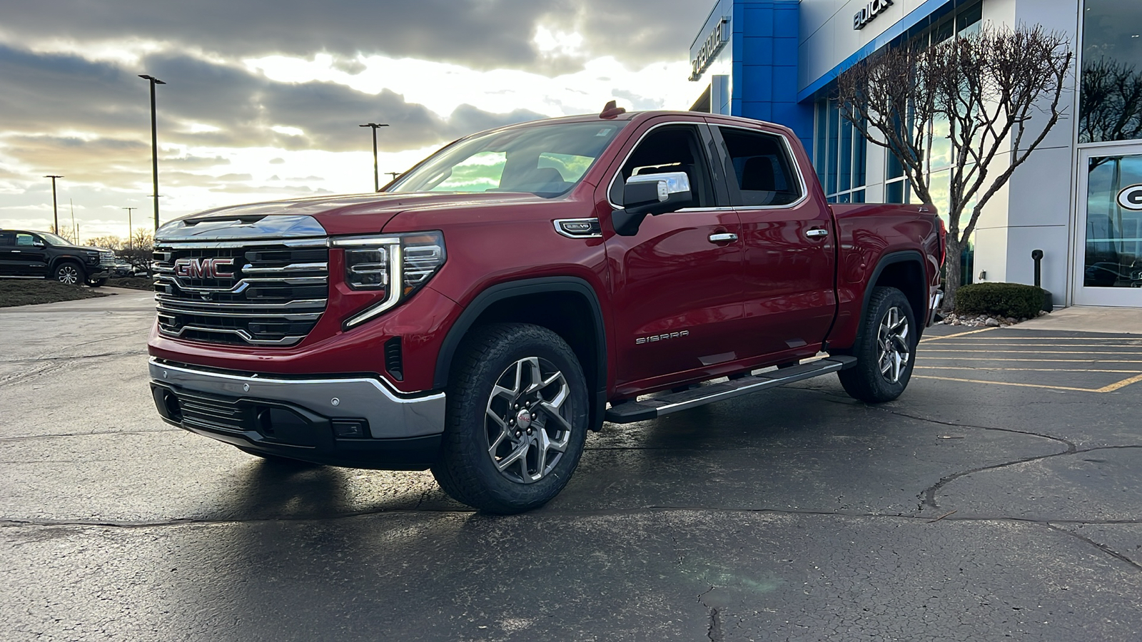 2025 GMC Sierra 1500 SLT 1