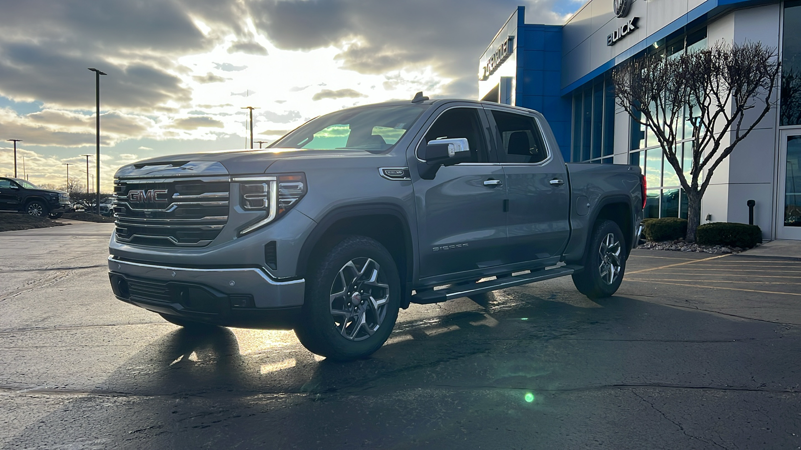 2025 GMC Sierra 1500 SLT 1