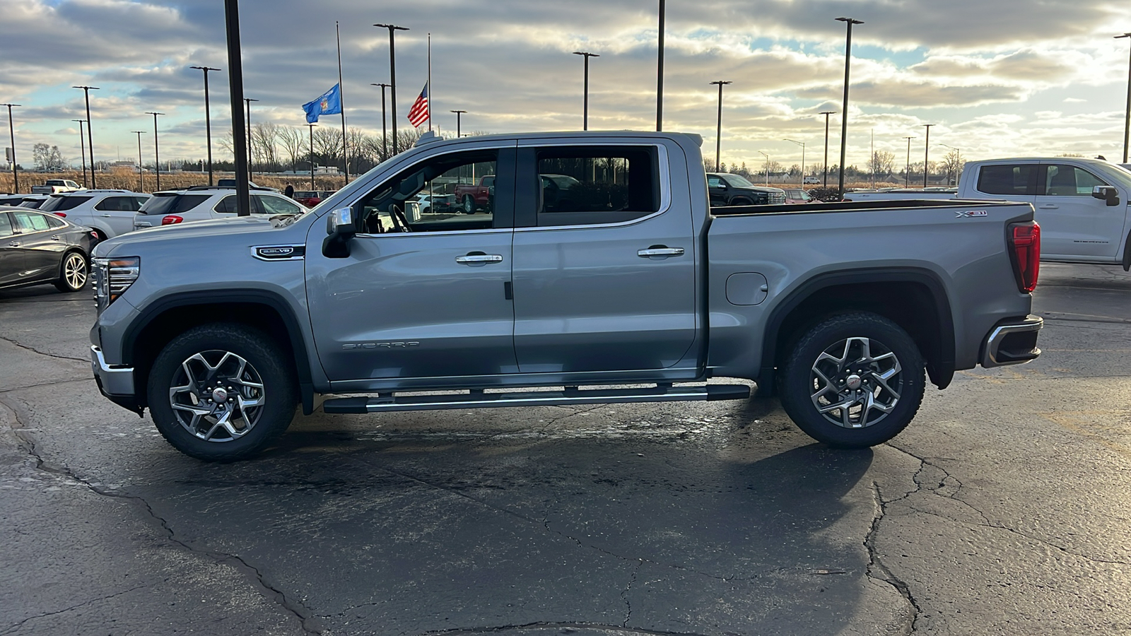 2025 GMC Sierra 1500 SLT 2