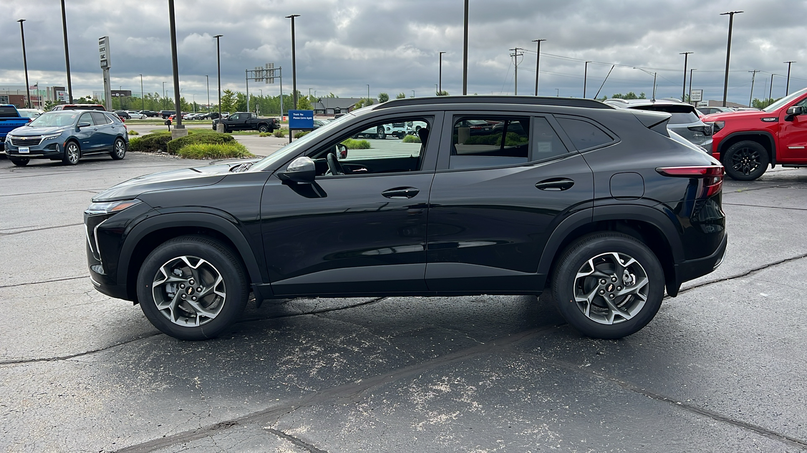 2025 Chevrolet Trax LT 2