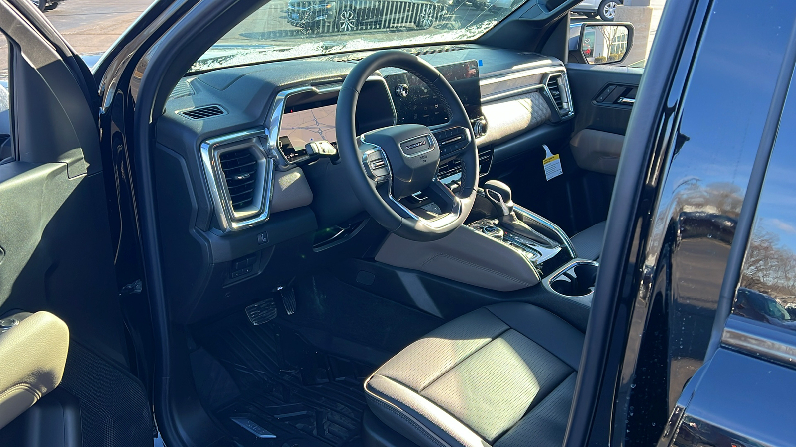 2025 GMC Canyon 4WD Denali 25