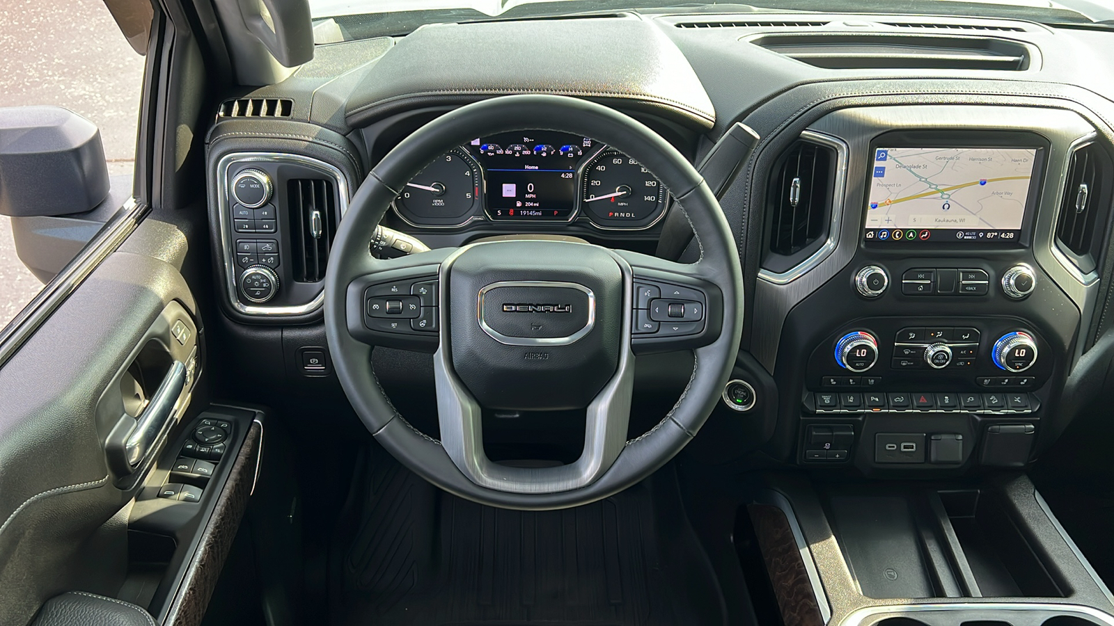 2023 GMC Sierra 2500HD Denali 9