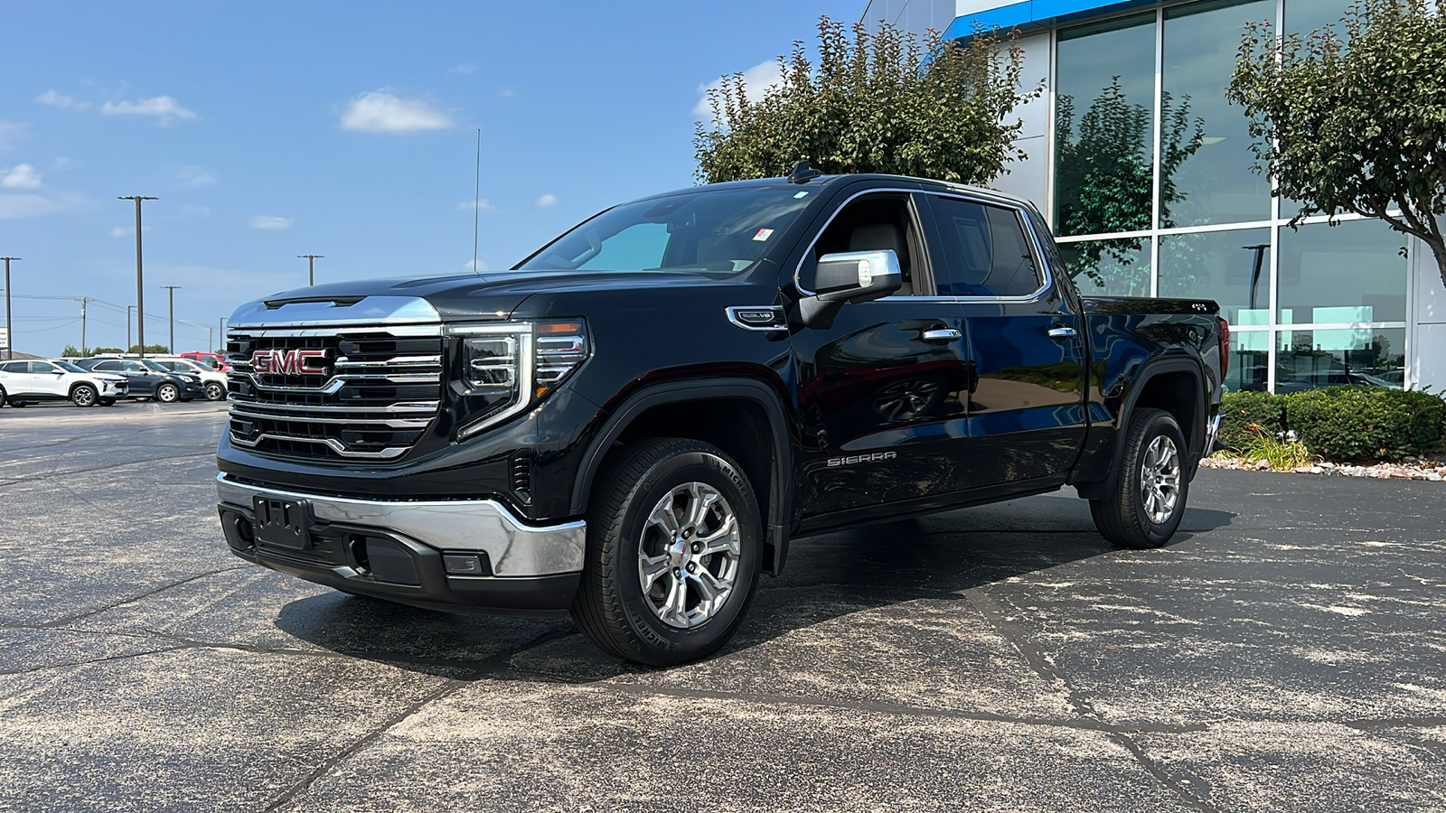 2024 GMC Sierra 1500 SLT 1