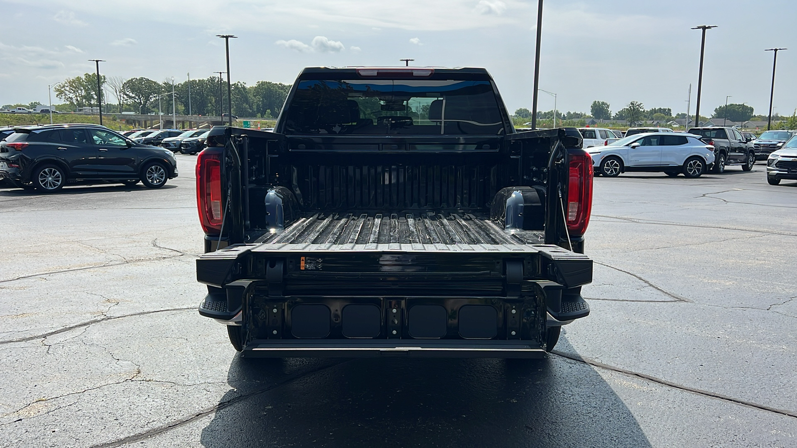 2024 GMC Sierra 1500 SLT 28