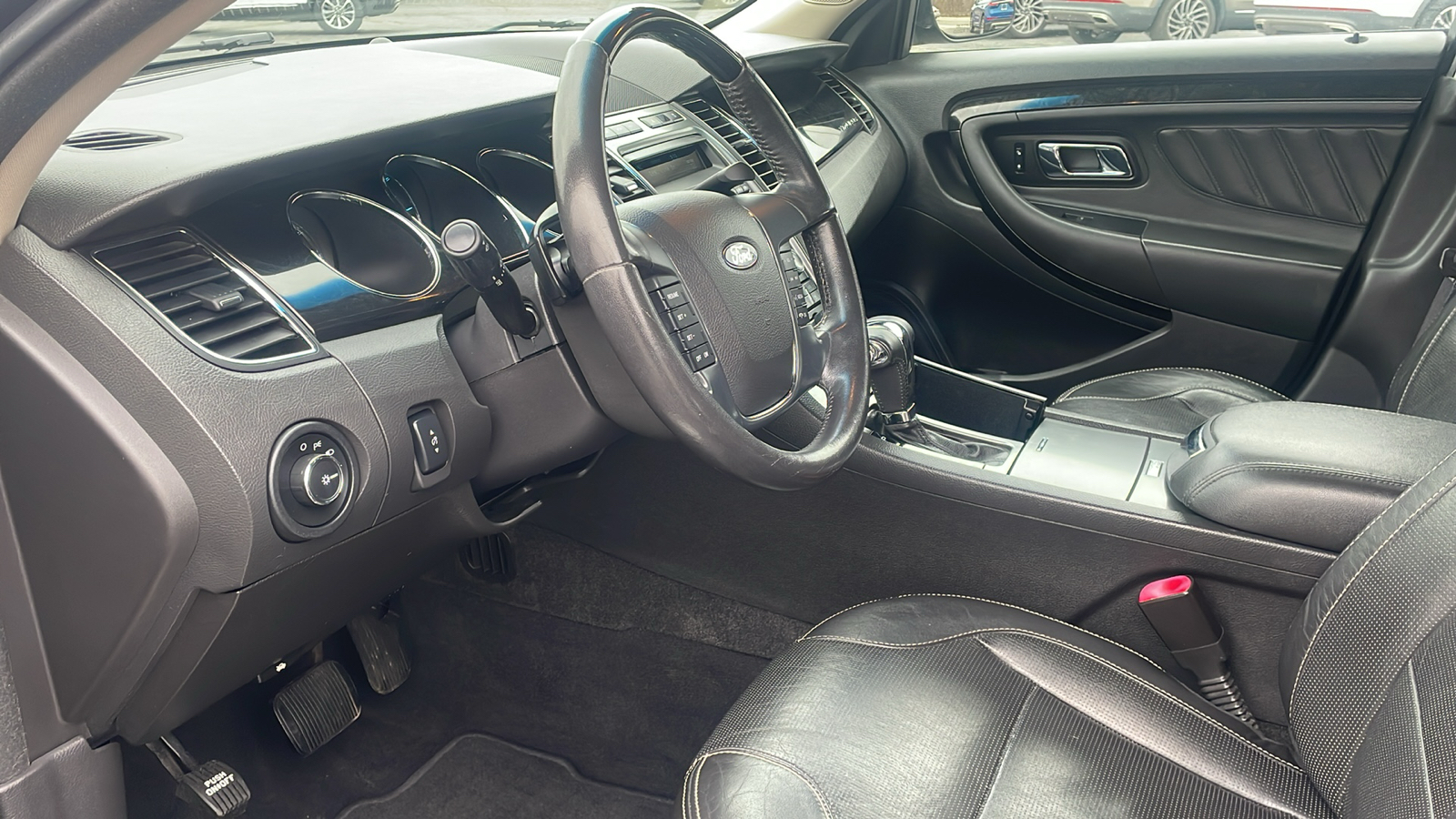 2010 Ford Taurus Limited 11