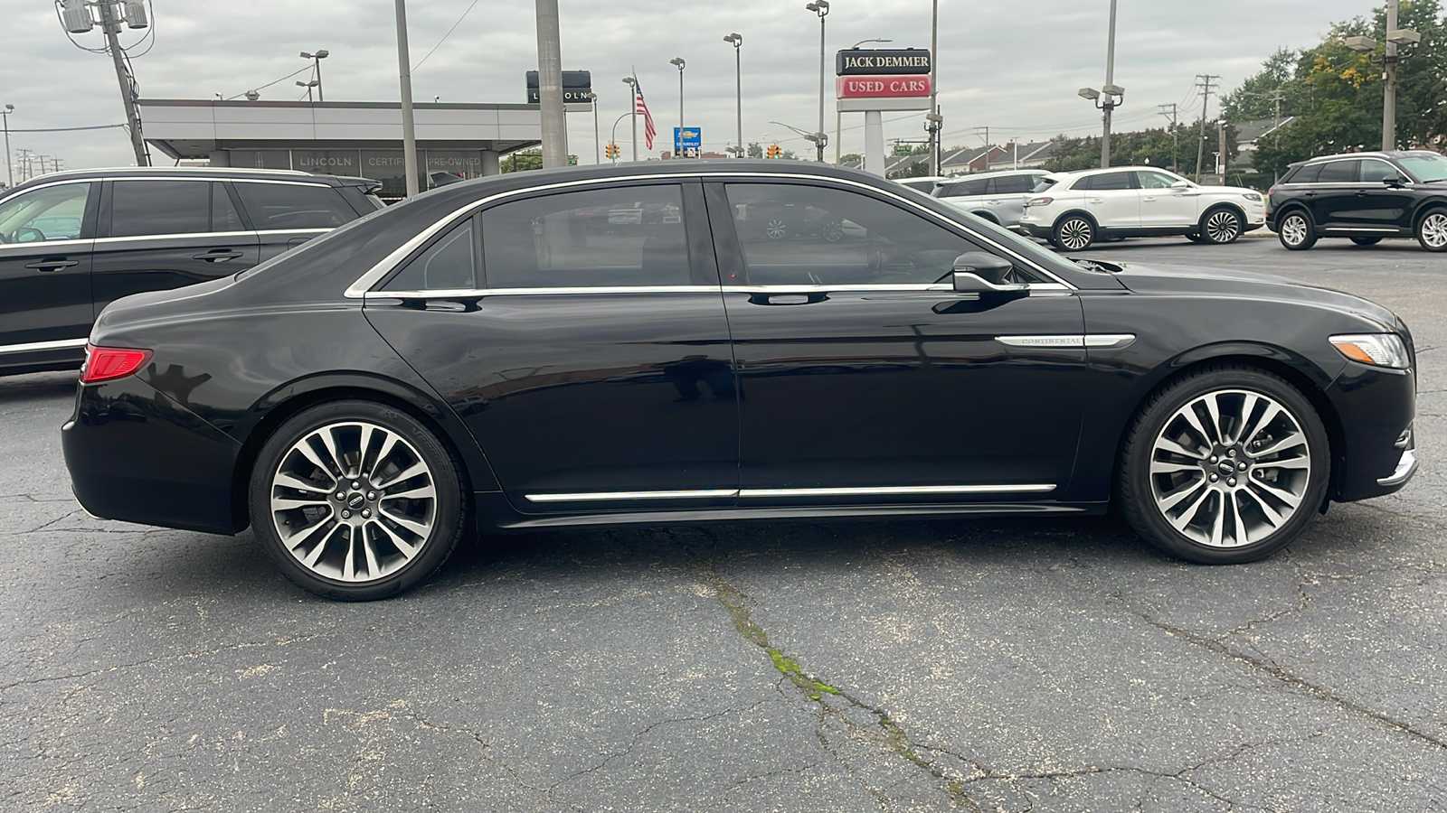 2019 Lincoln Continental Select 3