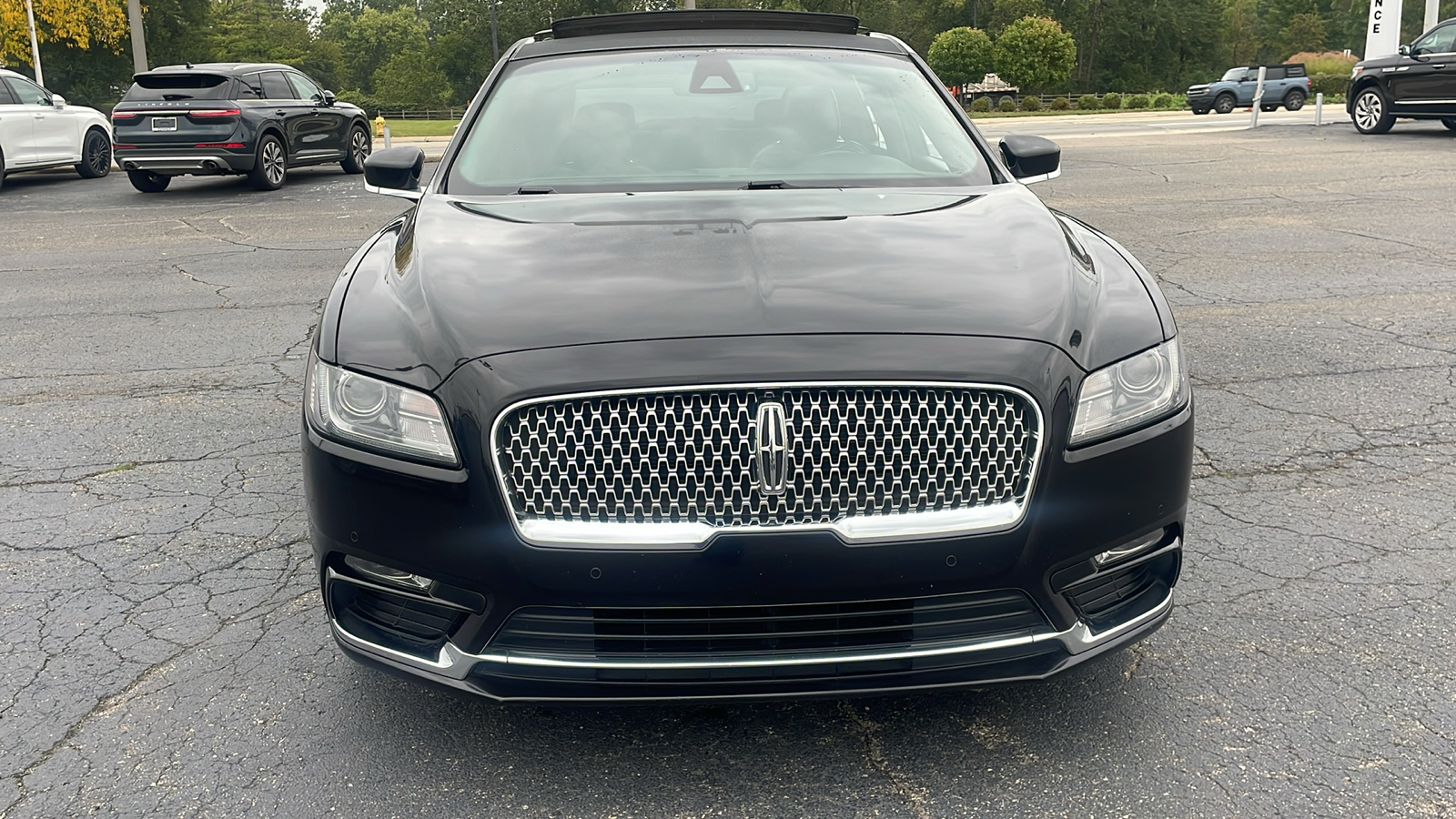 2019 Lincoln Continental Select 32