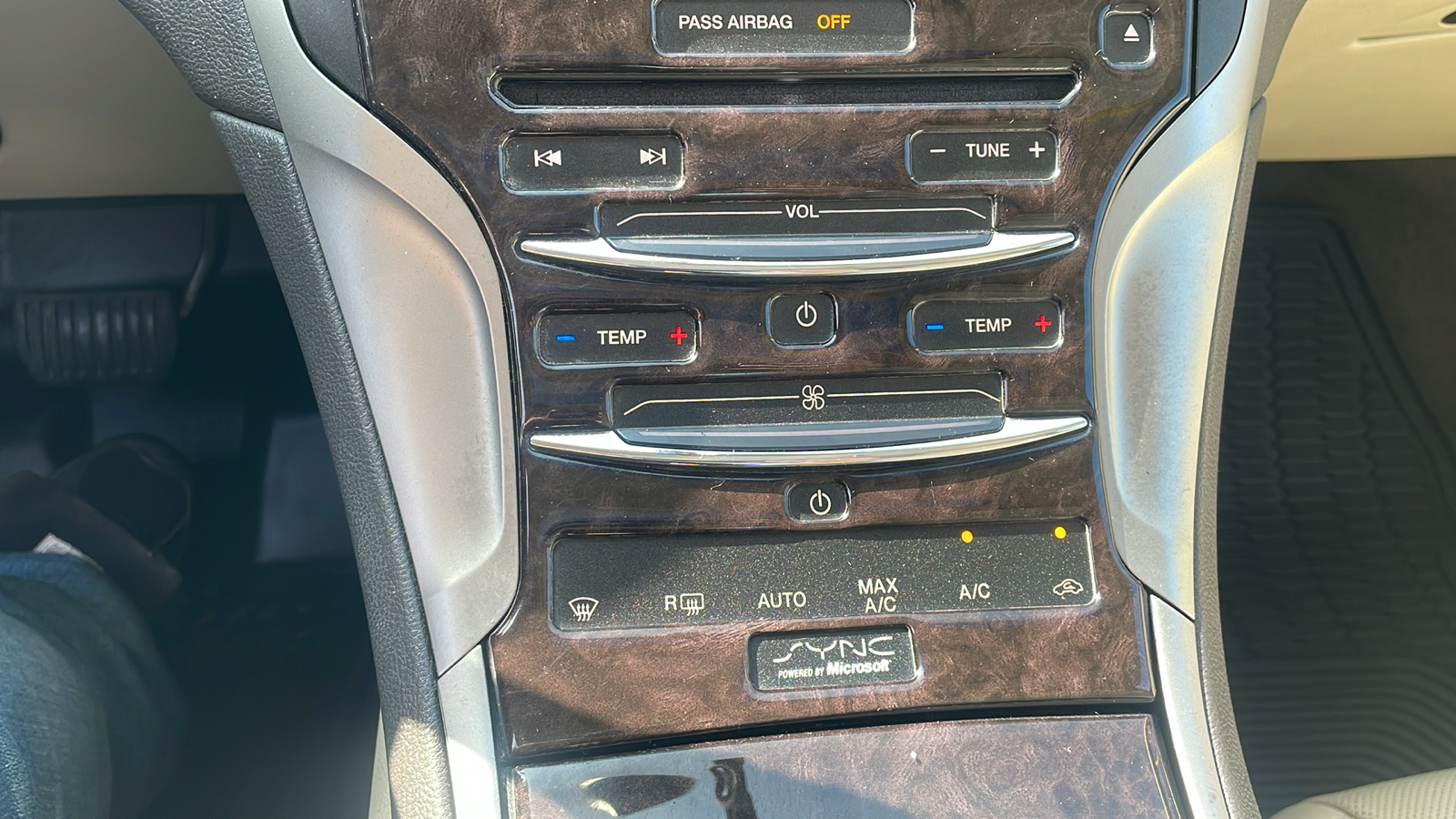 2015 Lincoln MKZ Base 25