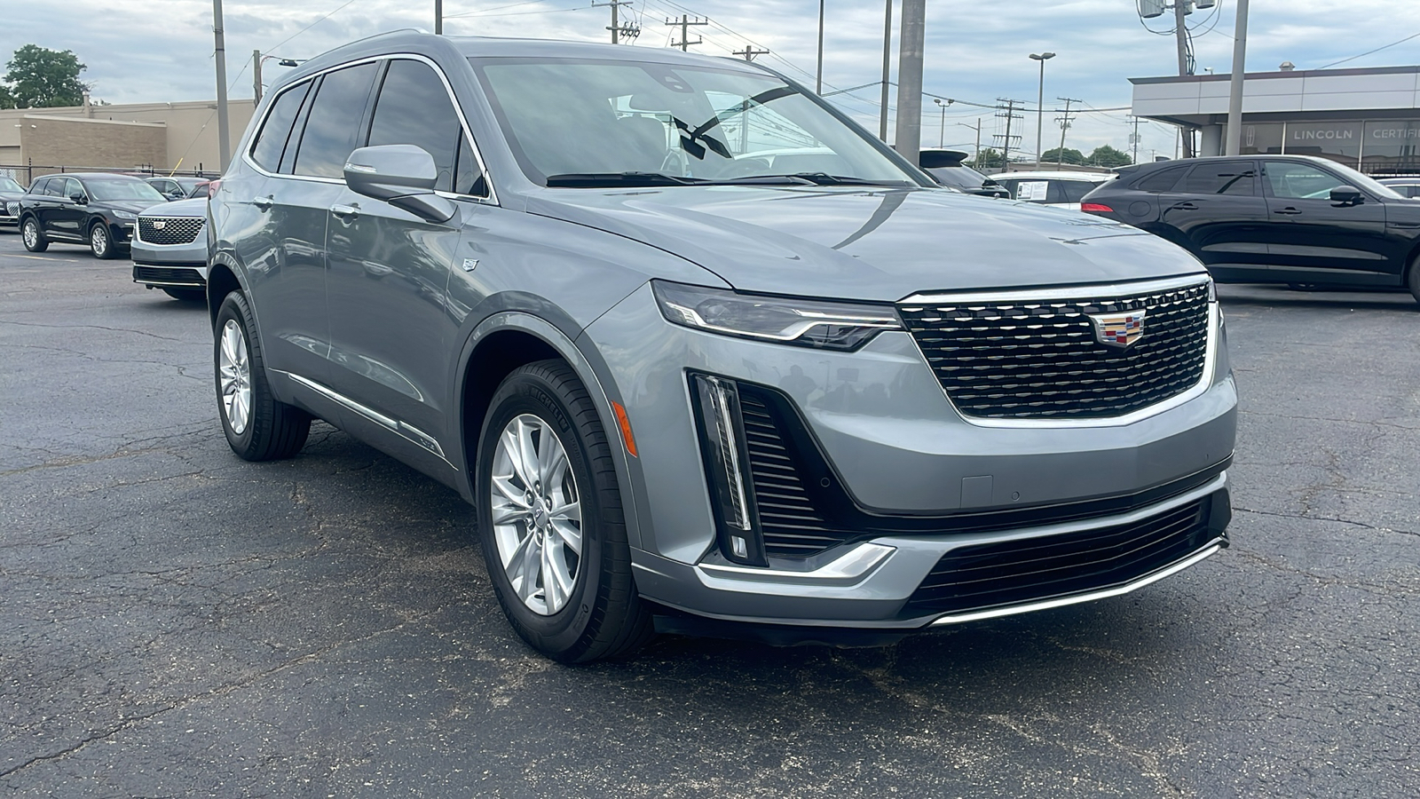 2023 Cadillac XT6 Luxury 2