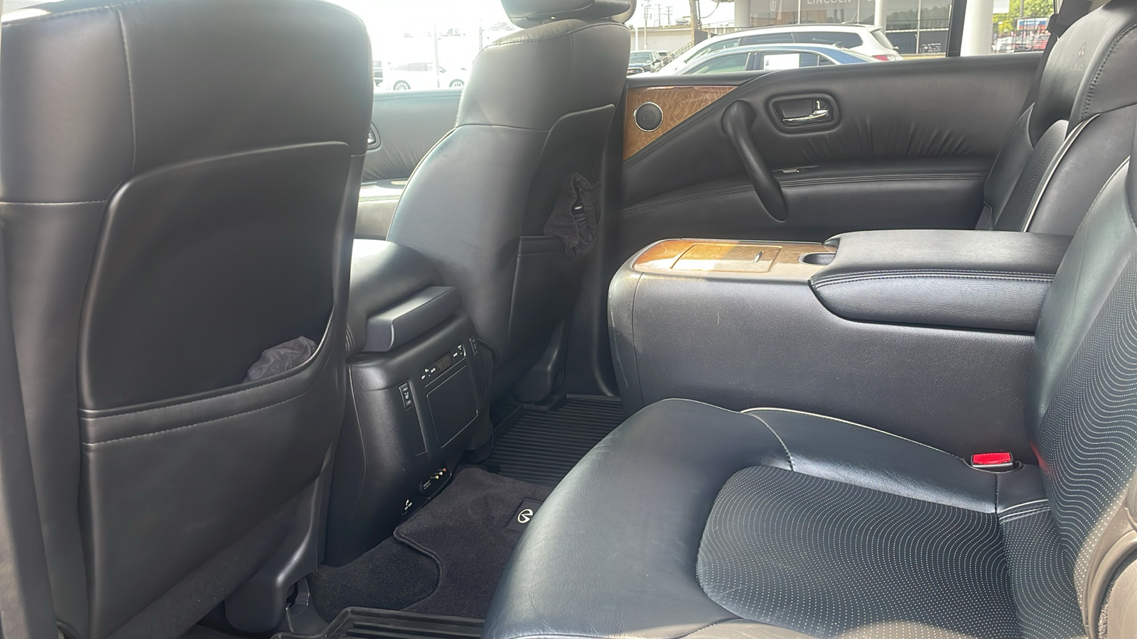 2014 INFINITI QX80 Base 24